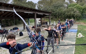 Les Pôles France Relève de Bordeaux, Dijon et Nancy sont en stage cette semaine au CREPS PACA site de Boulouris
Des conditions plus que printanières sur ces premiers jours de stage ont optimisé les conditions d'entrainement
L’occasion pour ces archers de préparer la saison sportive et mettre en place des situations de confrontation.
C’est également l’occasion pour 8 « anciens » du Pôle Espoirs de revenir s’entrainer sur le site qui les a vus se révéler
