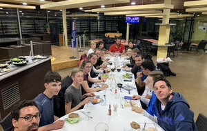 Journée d’échange et de partage pour les archers du Pôle Espoirs de Boulouris et de l’Equipe de France 
Après un entrainement commun où des matchs et des tirs de barrages ont été disputés entre le Pole et l’Equipe de France 
L’épreuve s’est soldée par une victoire de Thomas CHIRAULT face à Gabin GRANGE sur l’épreuve des shoot-off 

Le stage s’est conclu par un repas convivial servi au Bienvenu pour tous les archers et leurs entraineurs. 
Un grand merci à Olivier MOAL et son équipe ainsi qu’au CREPS PACA site de Boulouris d’avoir favoriser ce moment convivial qui restera gravé dans l’esprit des jeunes du Pôle Espoirs.
